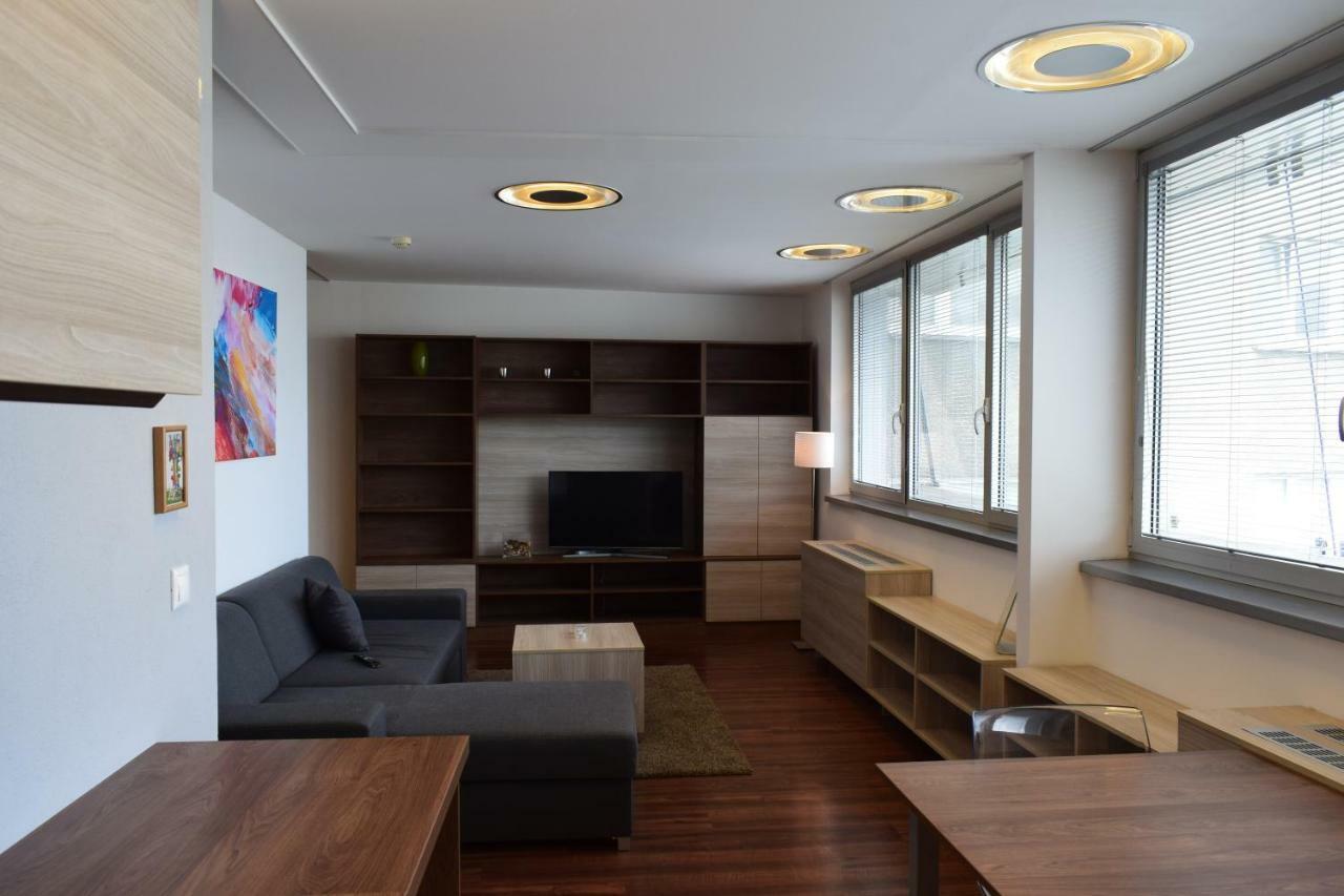 Apartmán 22Nd Uprising Square Bratislava Exteriér fotografie