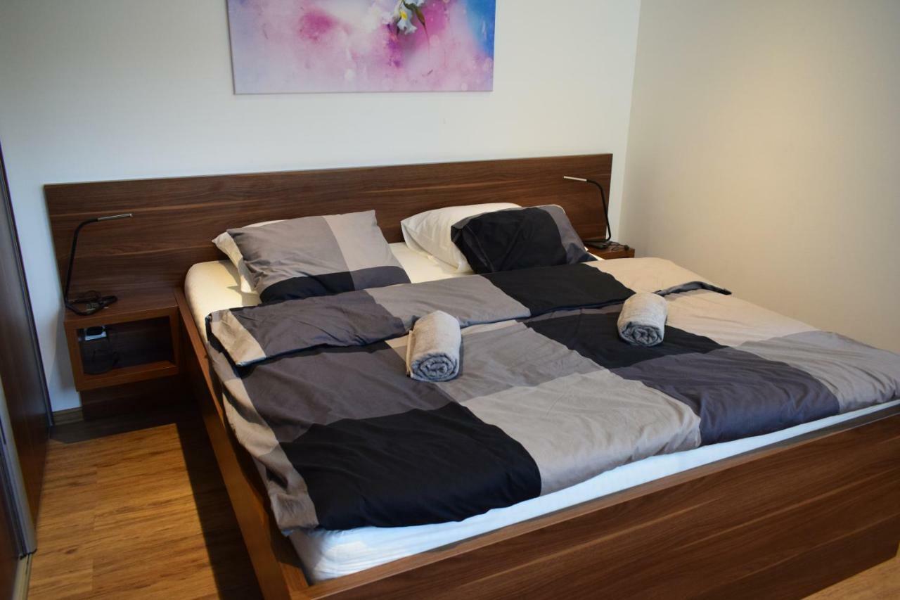 Apartmán 22Nd Uprising Square Bratislava Exteriér fotografie
