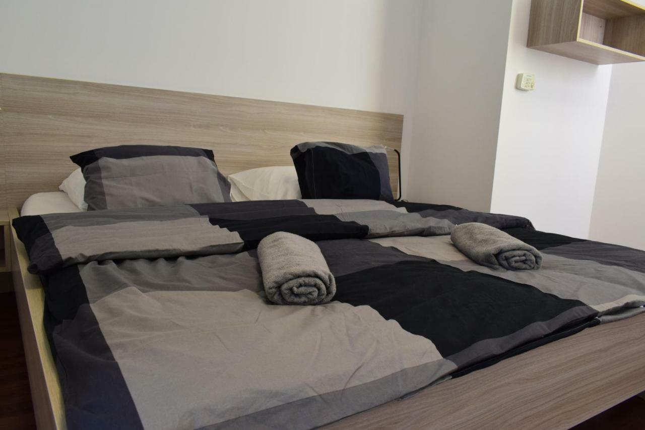 Apartmán 22Nd Uprising Square Bratislava Exteriér fotografie