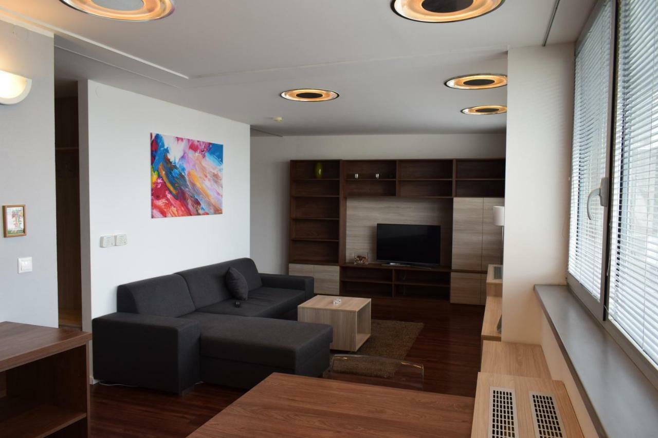 Apartmán 22Nd Uprising Square Bratislava Exteriér fotografie