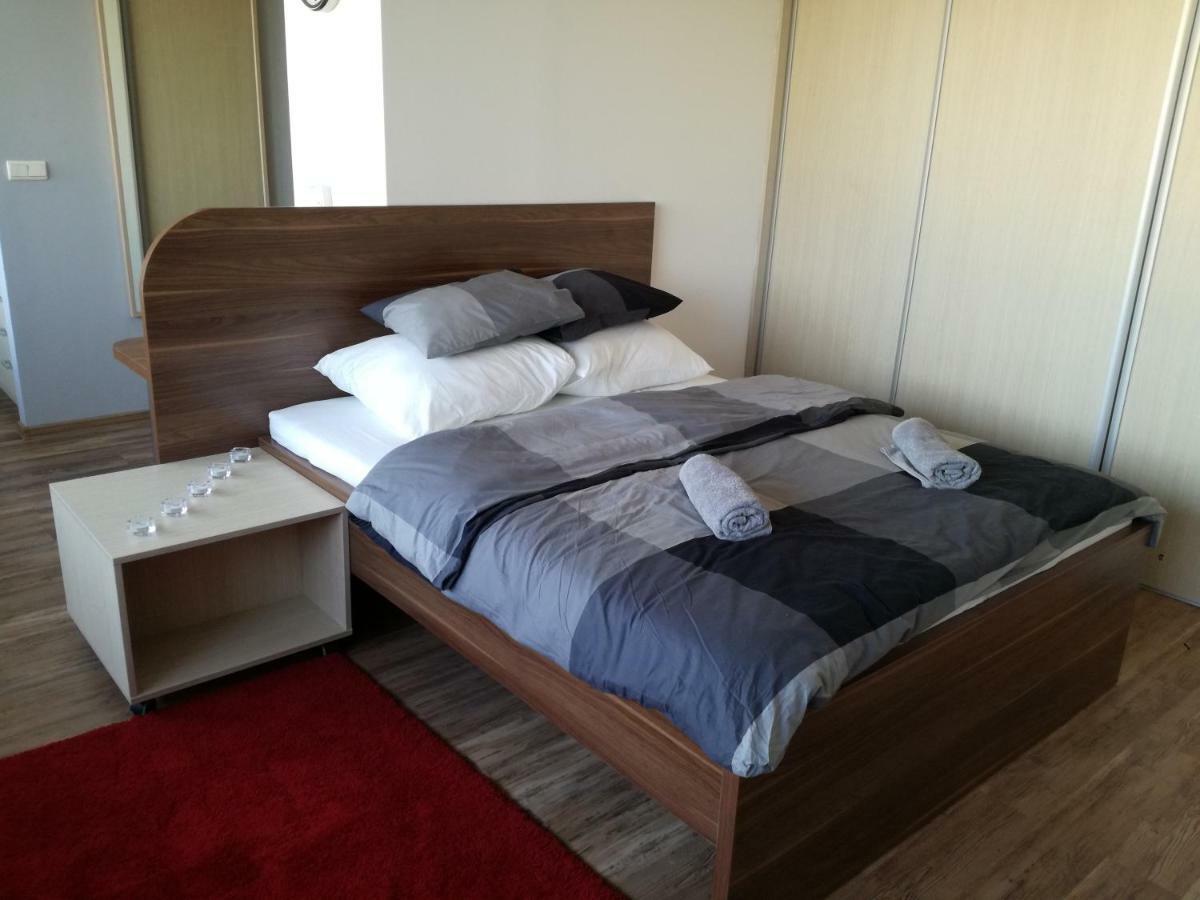 Apartmán 22Nd Uprising Square Bratislava Exteriér fotografie