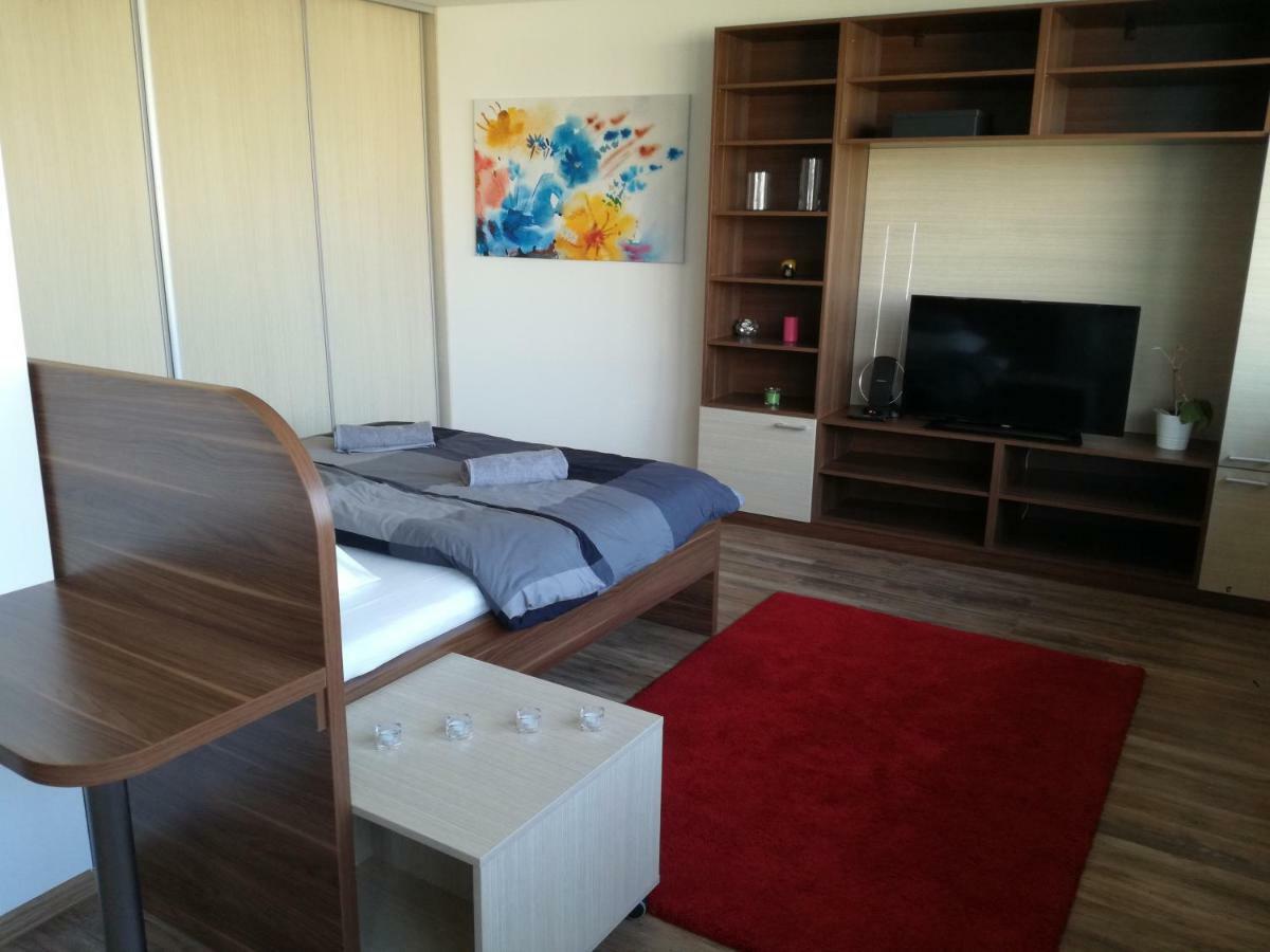 Apartmán 22Nd Uprising Square Bratislava Exteriér fotografie