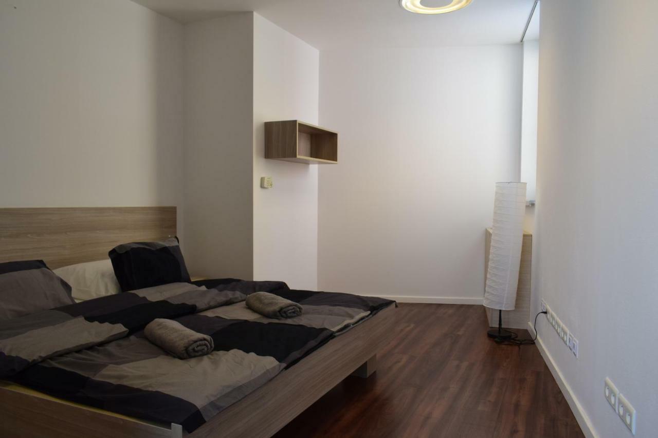 Apartmán 22Nd Uprising Square Bratislava Exteriér fotografie